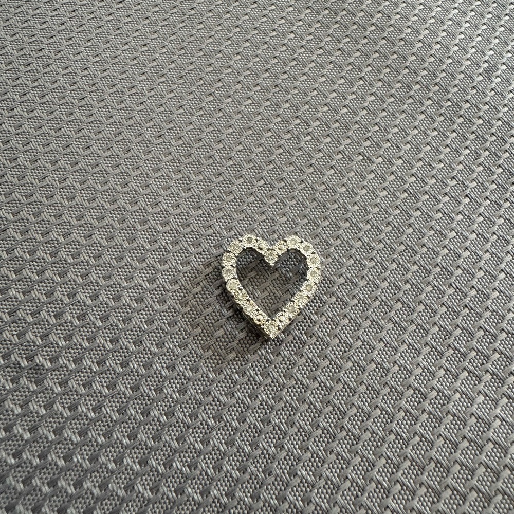 Diamond heart pendant